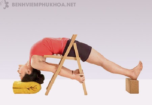 Bài tập yoga chữa u xơ tử cung - tư thế Inverted staff pose