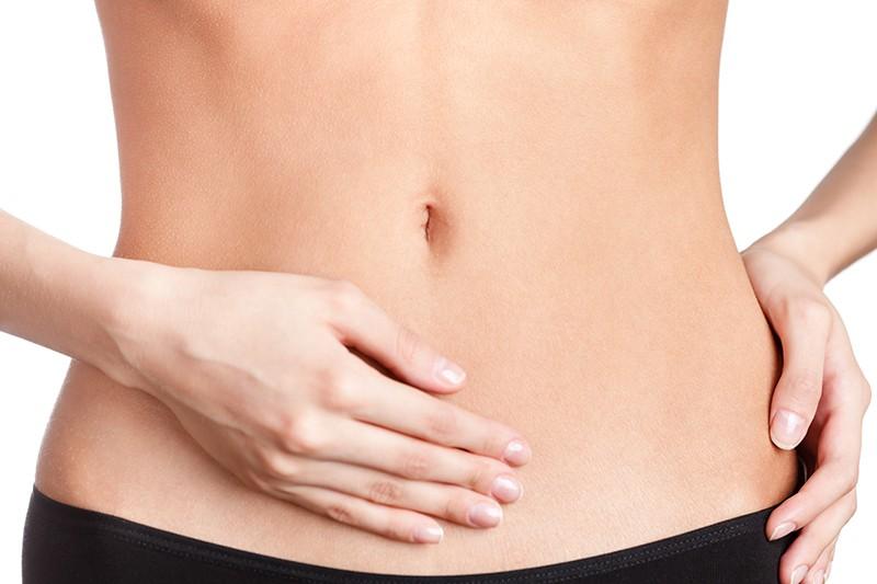 Massage vùng bụng dưới nhẹ nhàng làm giảm đau bụng kinh