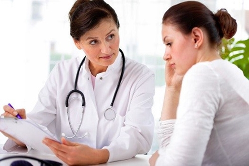 Bạn cần đi thăm khám ngay khi nghi ngờ mình mắc viêm lộ tuyến cổ tử cung