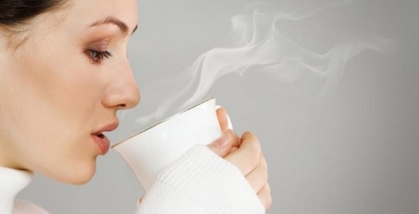Cốc sữa ấm hỗ trợ giảm đau bụng kinh
