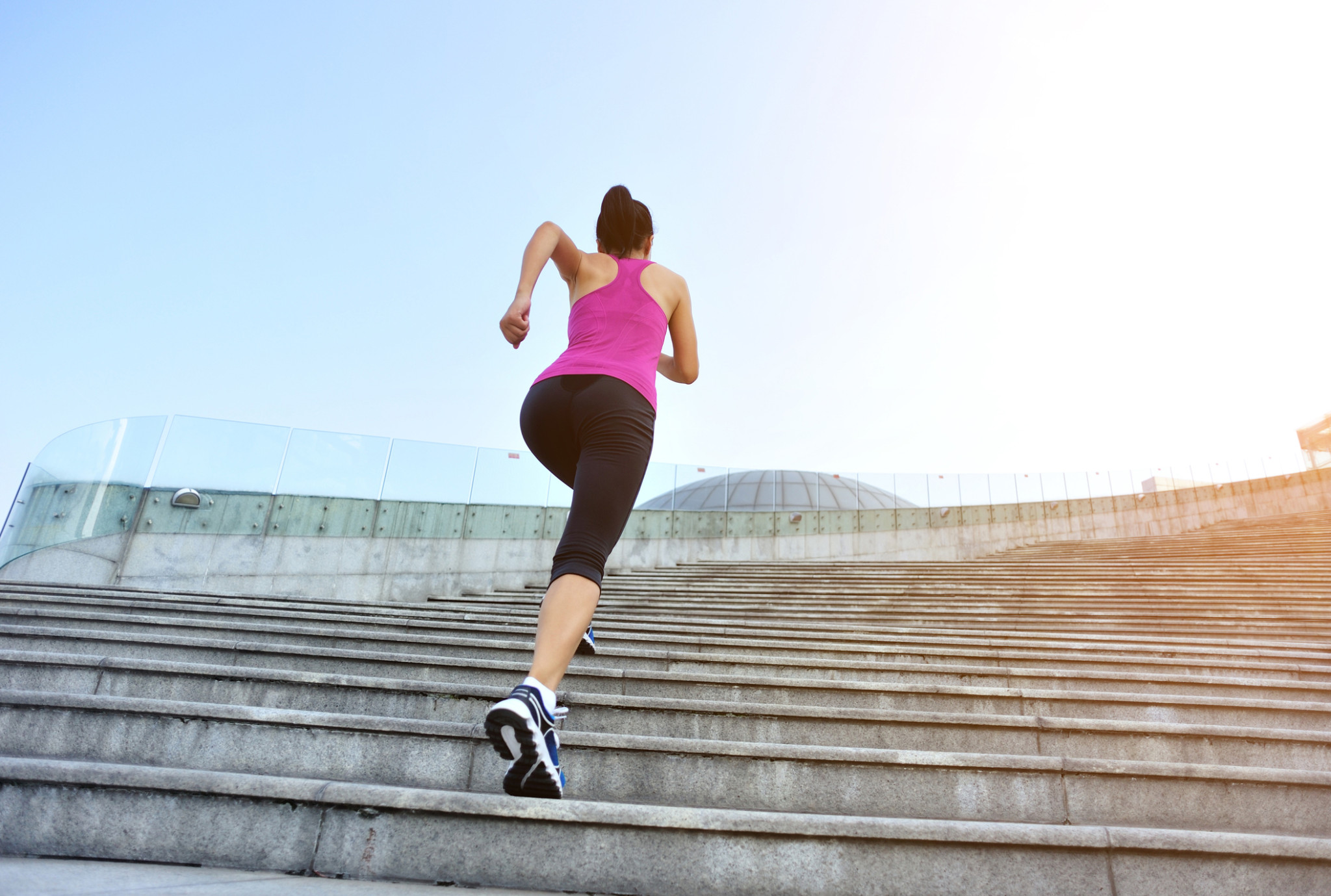 Chạy bộ cầu thang giúp cân bằng nội tiết và giữ cân nặng ổn định cho phụ nữ bị buồng trứng đa nang