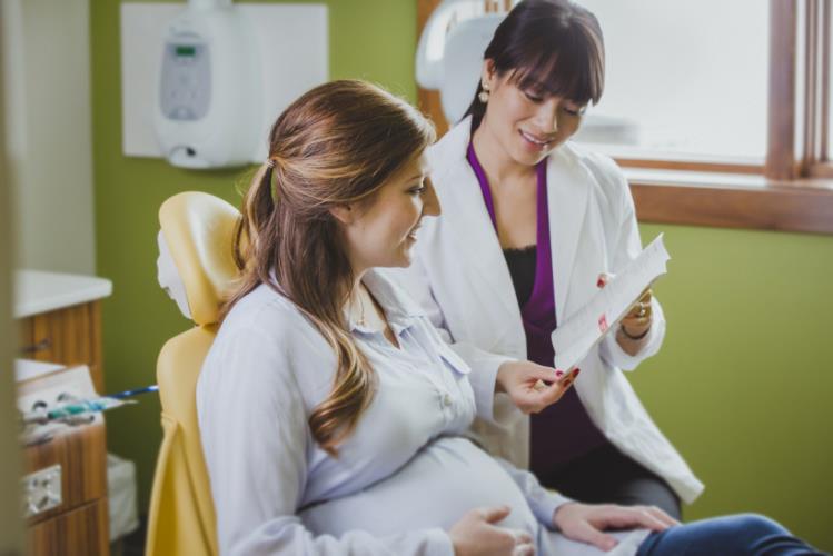 Chữa nấm âm đạo ở phụ nữ mang thai cần có sự tư vấn của bác sĩ chuyên khoa