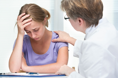 Tự chữa viêm lộ tuyến cổ tử cung tại nhà có thể gây ra nhiều hậu quả khôn lường