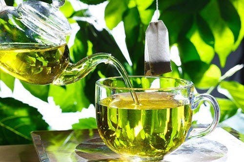 Uống trà xanh không chỉ hỗ trợ điều trị viêm phụ khoa 