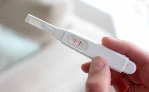 Phát hiện dấu hiệu có thai thông qua que thử thai