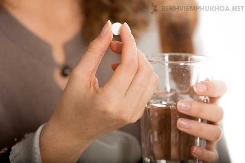 Người bệnh có thể dùng thuốc kháng sinh chữa viêm phụ khoa dạng uống