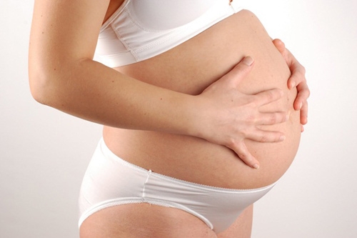 Khí hư có mùi hôi khi mang thai sẽ có nguy cơ ảnh hưởng tới thai nhi
