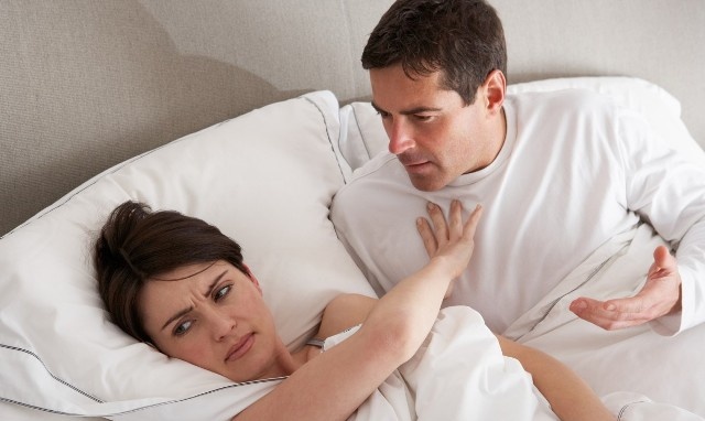 Khô âm đạo sau mãn kinh ảnh hưởng xấu đến quan hệ vợ chồng