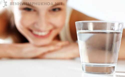 Phòng tránh lạc nội mạc tử cung buồng trứng bằng cách uống đủ nước