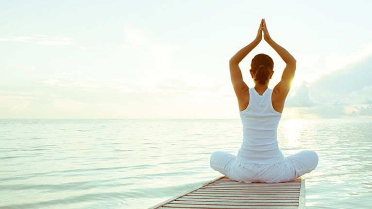 Tập yoga - cách chữa đau bụng kinh tại nhà