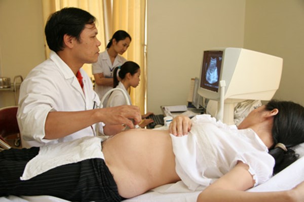 Bác sĩ khám thai Đinh Hùng Vỹ