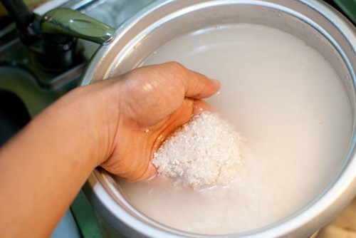 Mẹo trị huyết trắng bằng nước vo gạo hiệu quả tại nhà