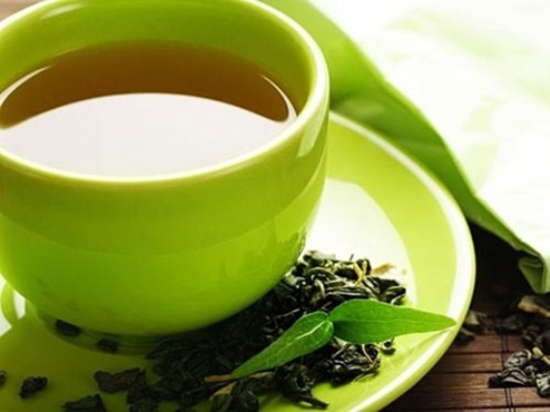 Bị rối loạn kinh nguyệt kéo dài không nên uống trà xanh
