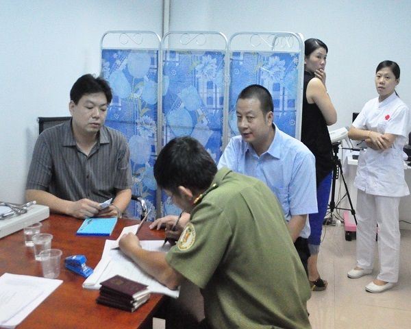 Rất nhiều bác sĩ Trung Quốc hoạt động không có giấy phép hành nghề ở nước ta